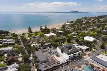 16/423-427 Beach Road, Mairangi Bay
