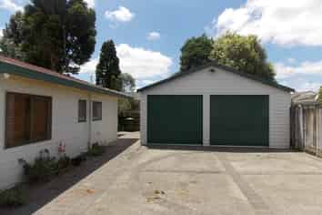 2/61 Clevedon Road, Papakura