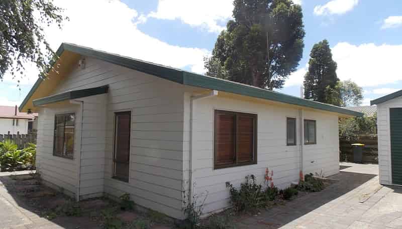 2/61 Clevedon Road, Papakura