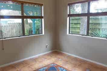 2/61 Clevedon Road, Papakura