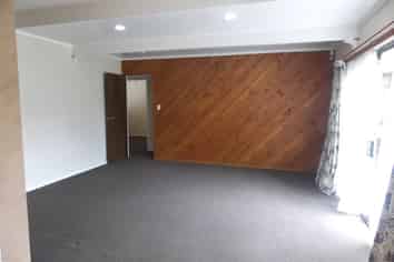 2/61 Clevedon Road, Papakura