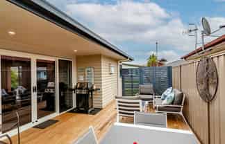 1111C Karamu Road North, Mayfair