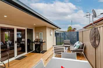 1111C Karamu Road North, Mayfair