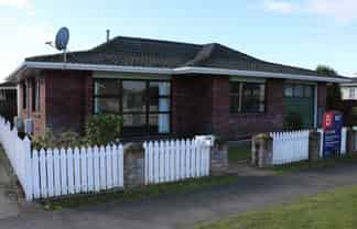 17/1 Cook Street, Foxton