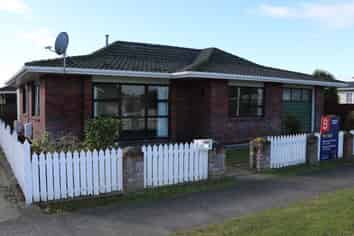 17/1 Cook Street, Foxton