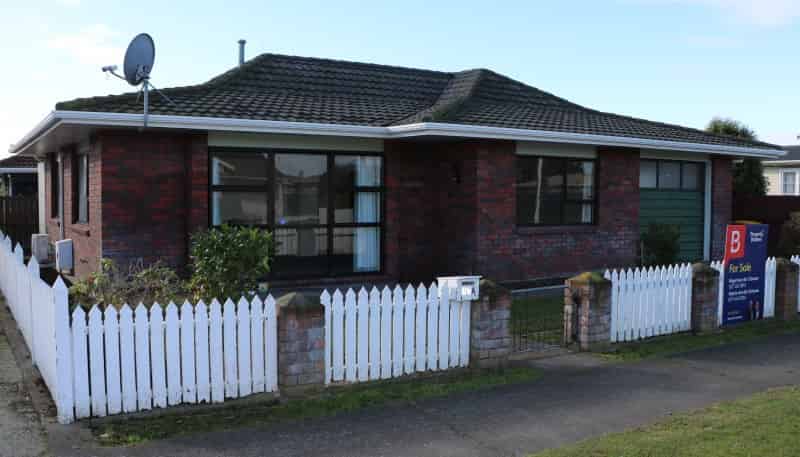 17/1 Cook Street, Foxton