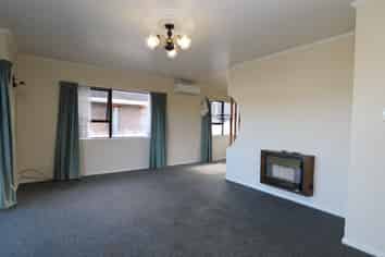 17/1 Cook Street, Foxton