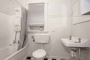 1-2/406 Burnett Street, Mahora