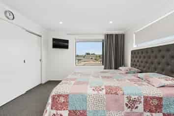 7 Springside Court, Huntington