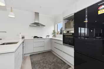 7 Springside Court, Huntington