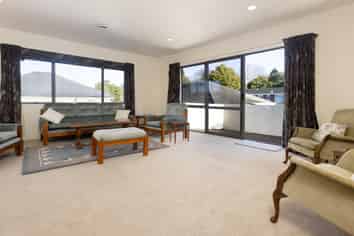 23B Burrows Street, Avenues