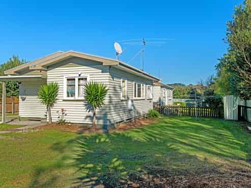 15a and 15 Martin Road, Outer Kaiti