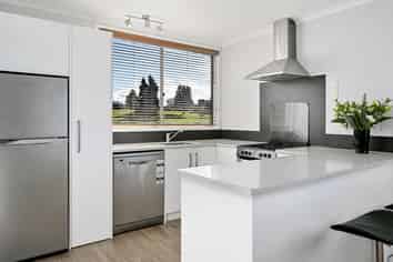 11 Besley Place, Acacia Bay