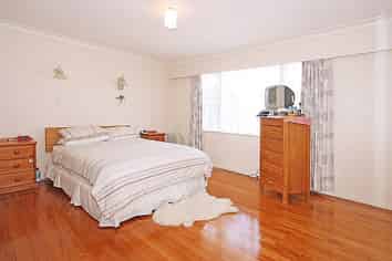 2/22 Kings Road, Panmure