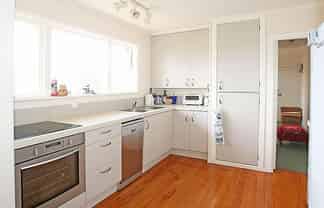 2/22 Kings Road, Panmure