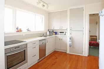 2/22 Kings Road, Panmure