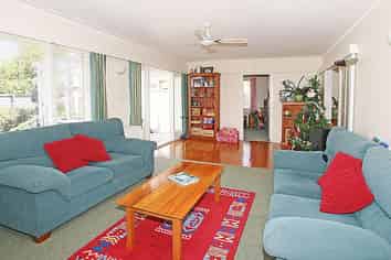 2/22 Kings Road, Panmure