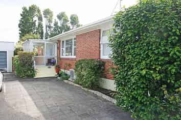 2/22 Kings Road, Panmure