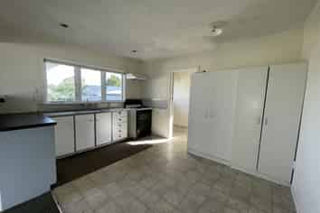 132 Russell Road, Manurewa