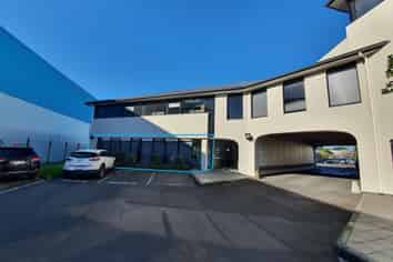 Ground Floor Office Available in Lincoln Manor