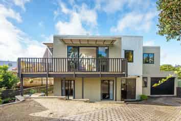 2/236 Meola Road, Point Chevalier