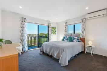 2/236 Meola Road, Point Chevalier