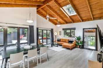 24 Valley Road, Titirangi