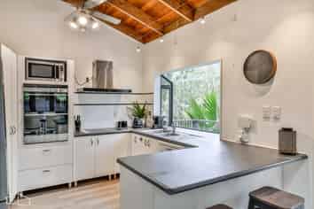 24 Valley Road, Titirangi