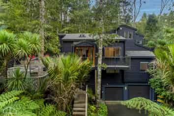 24 Valley Road, Titirangi