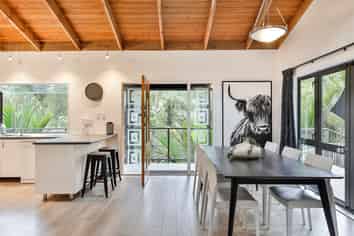 24 Valley Road, Titirangi