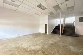 Split Level Retail Glen Eden