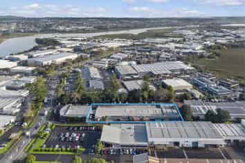 Premium Rosebank Road Split Risk Investment 