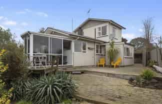 50 Queens Avenue, Waikuku Beach