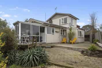 50 Queens Avenue, Waikuku Beach