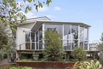 50 Queens Avenue, Waikuku Beach