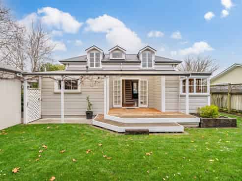 6 Phar Lap Grove, Trentham