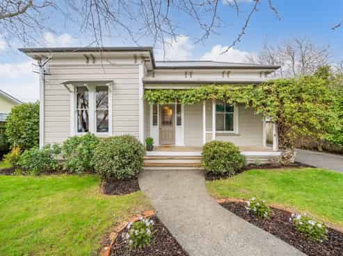 6 Phar Lap Grove, Trentham