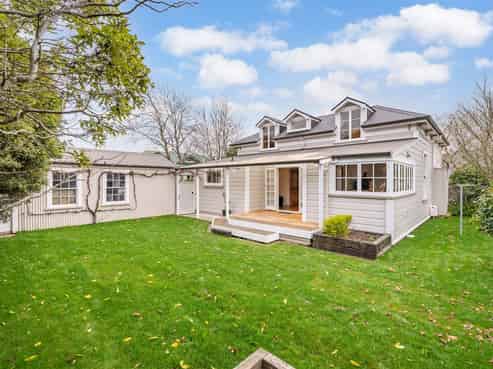 6 Phar Lap Grove, Trentham