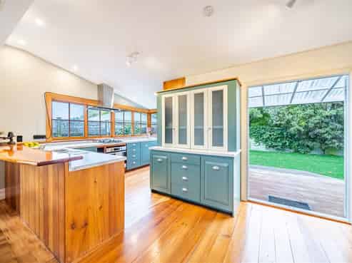 6 Phar Lap Grove, Trentham