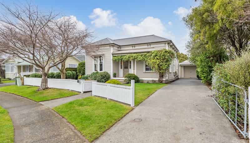 6 Phar Lap Grove, Trentham