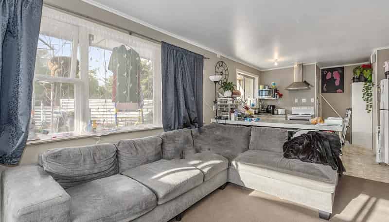 11B Anthony Crescent, Bader