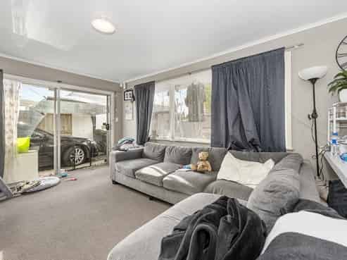 11B Anthony Crescent, Bader