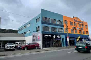 High Profile Retail Showroom and Warehouse 