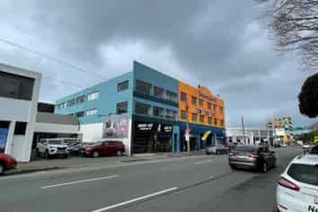 High Profile Retail Showroom and Warehouse 