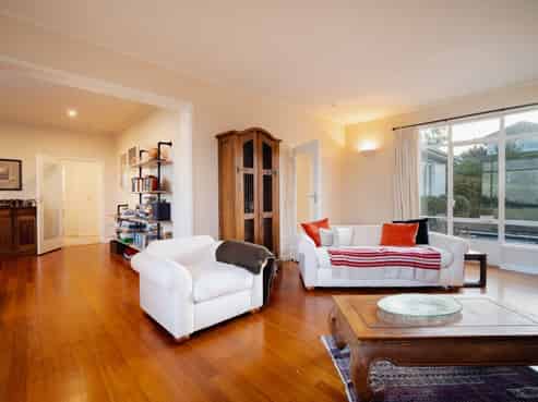 216 Highgate, Roslyn