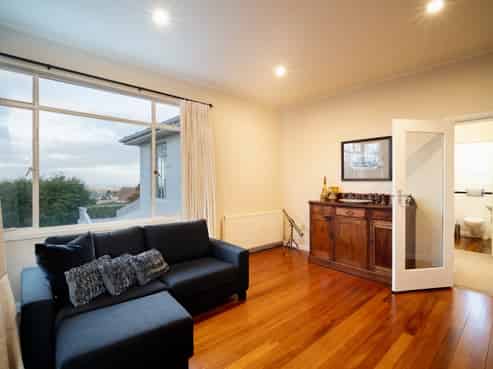 216 Highgate, Roslyn