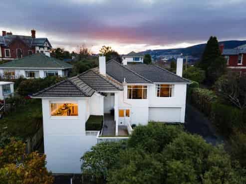 216 Highgate, Roslyn