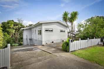 14 Glenbury Place, Massey