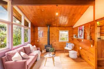 16 Toi Street, Otaki Beach