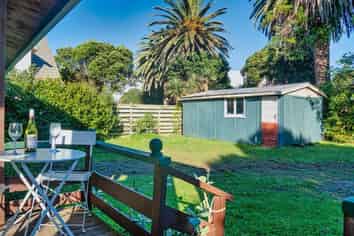 16 Toi Street, Otaki Beach
